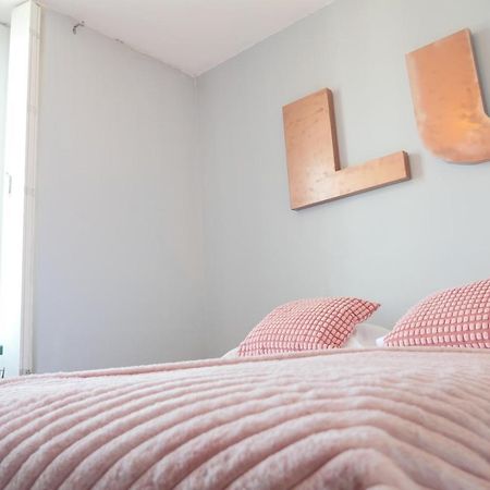 Surprenantes - La Biscuiterie Apartment Екстериор снимка
